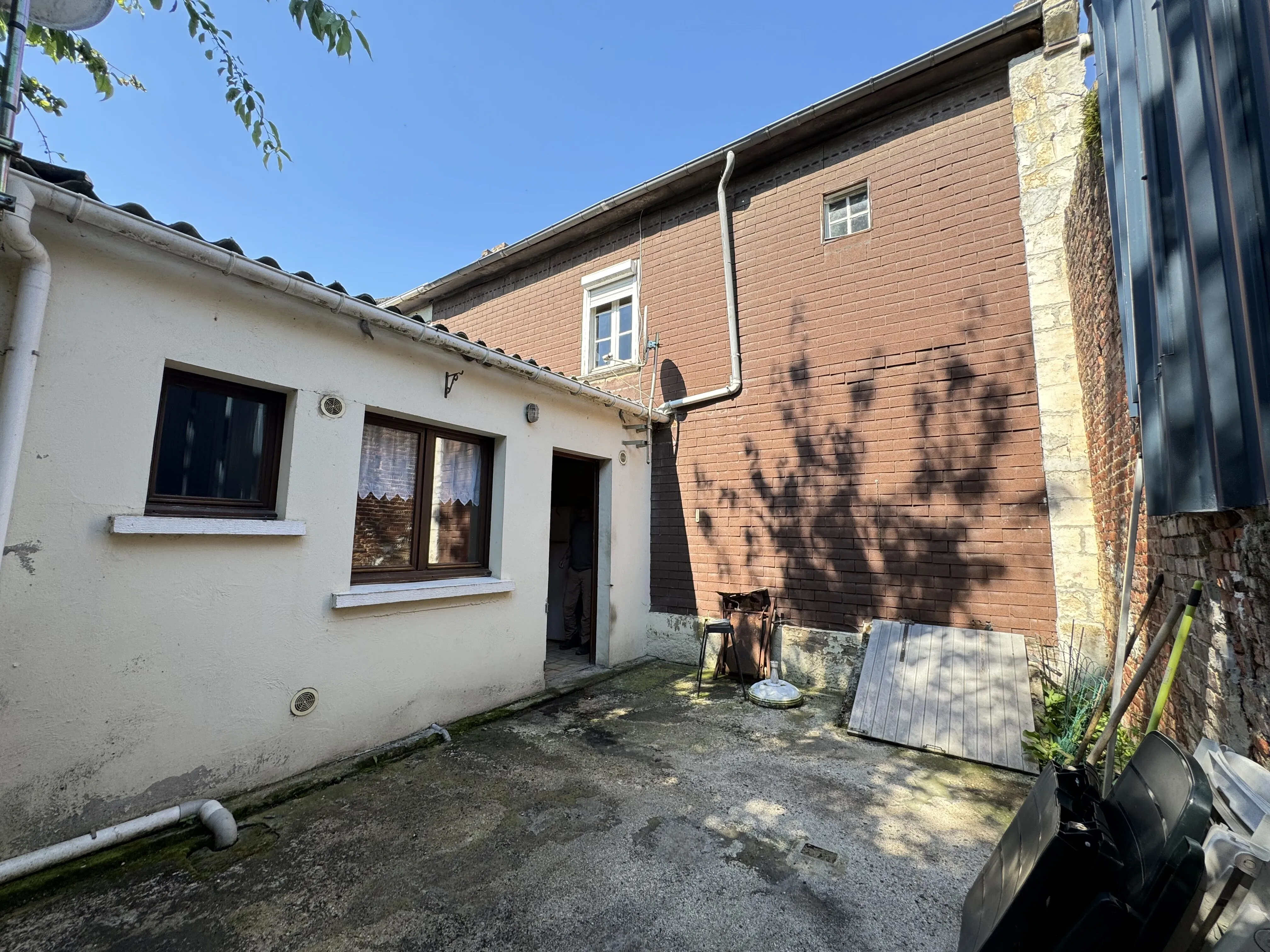 Belle maison de ville en centre d'Ailly-sur-Noye avec 3 chambres et garage 
