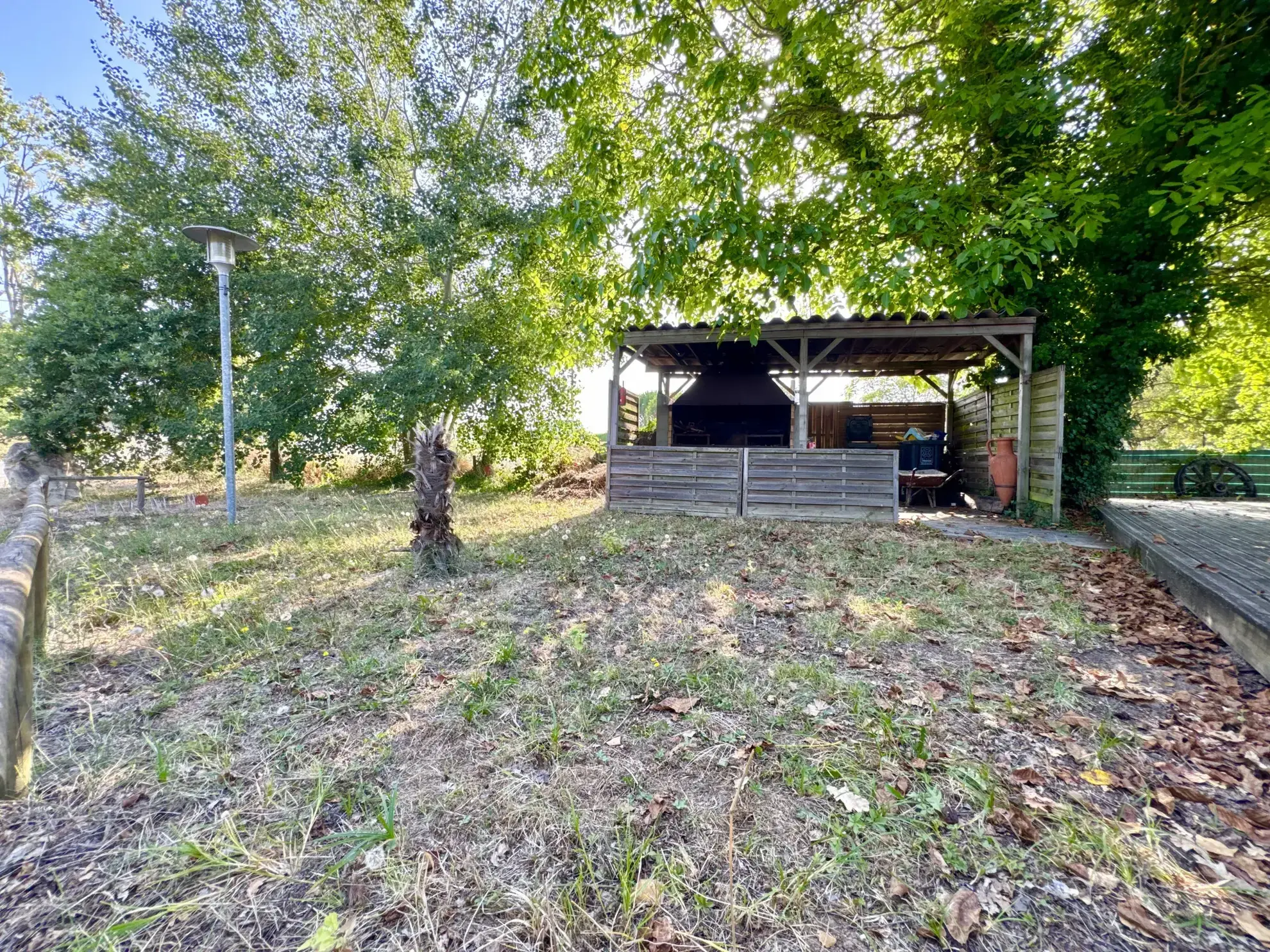 Vente maison contemporaine avec terrasses et jardin à Ledat 