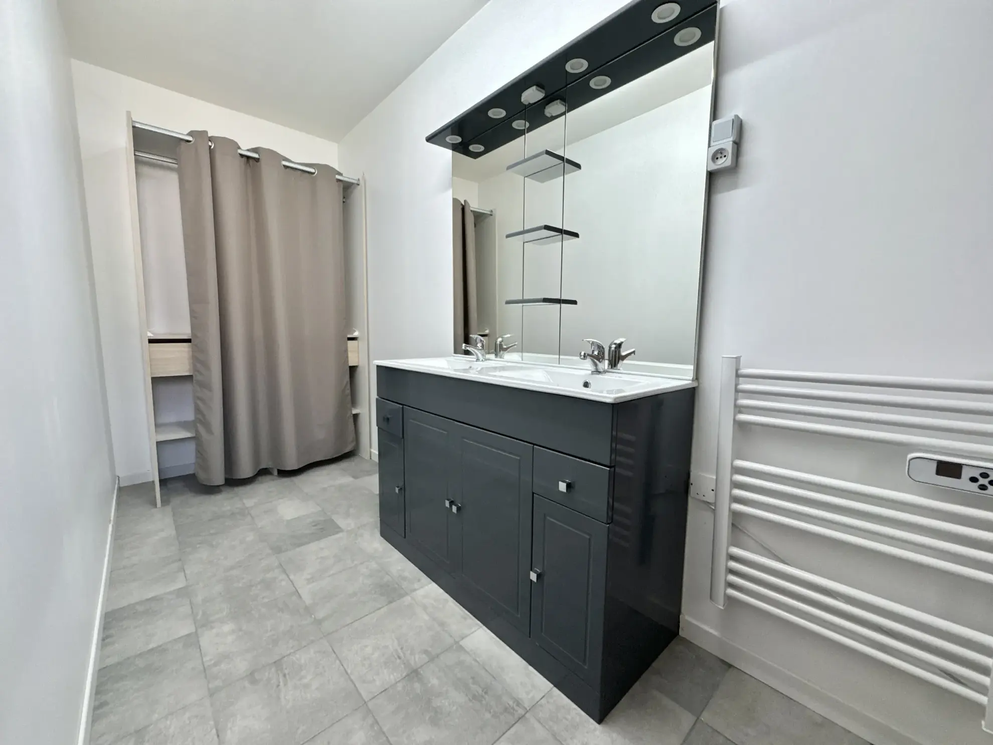 Vente maison contemporaine avec terrasses et jardin à Ledat 