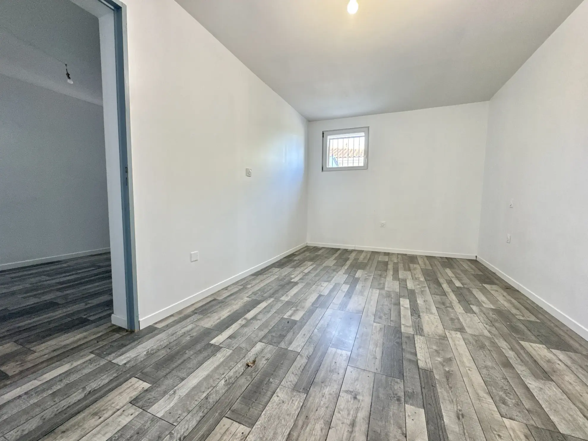 Vente maison contemporaine avec terrasses et jardin à Ledat 