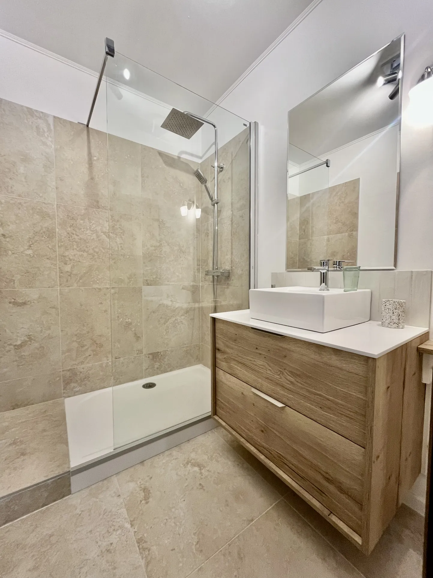 Appartement T2 rénové de 56 m² avec piscine à Nîmes 