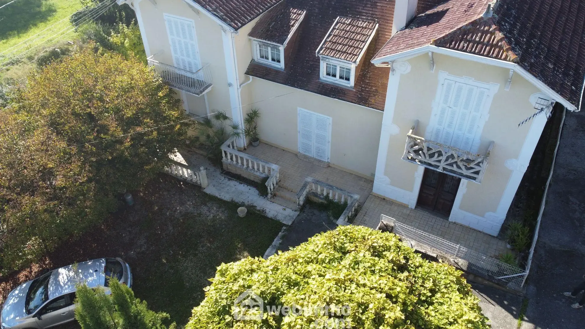 Belle maison de 220 m² avec dépendances, terrain de 7100 m² près de Pau et Compostelle 