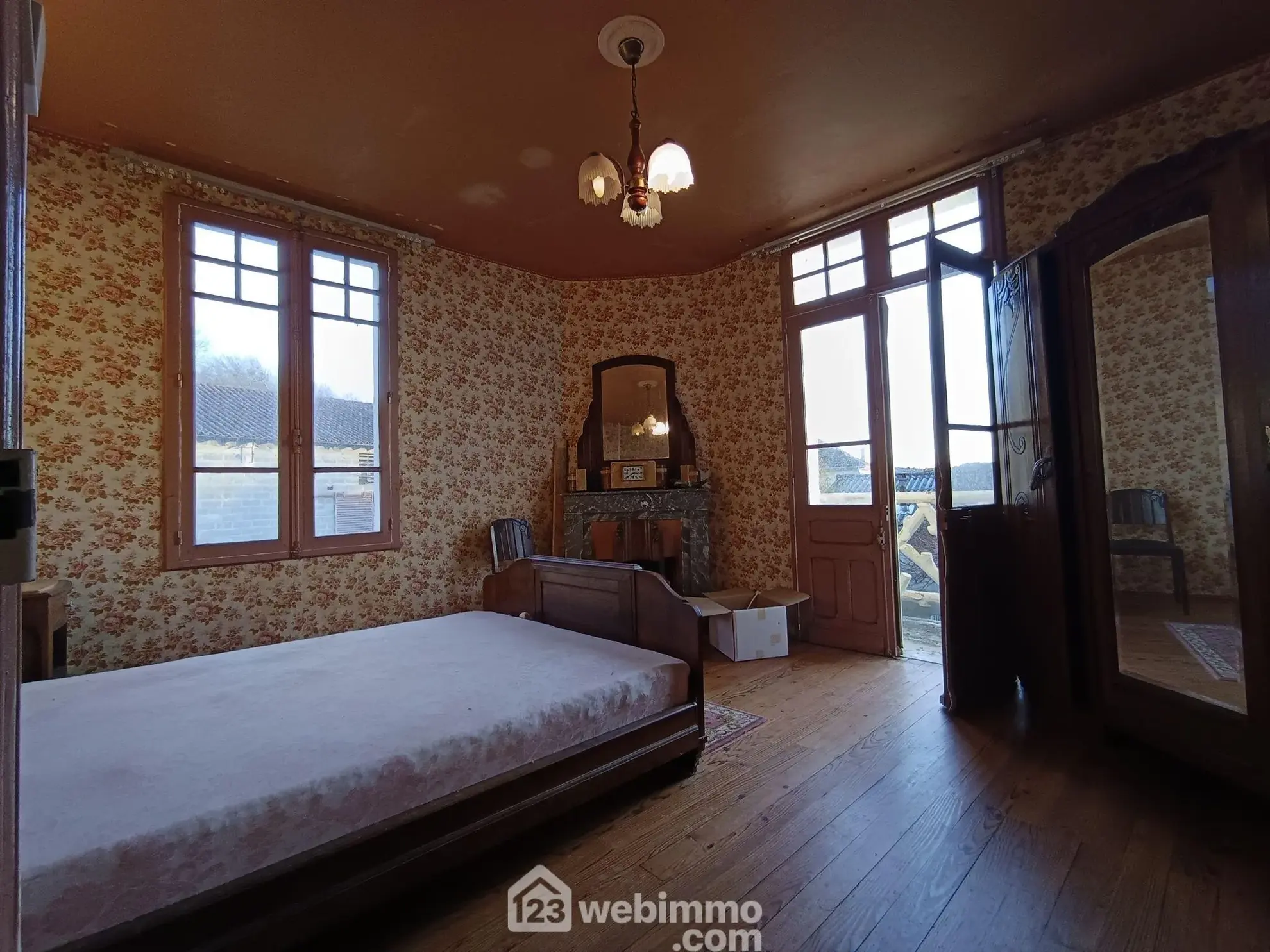 Belle maison de 220 m² avec dépendances, terrain de 7100 m² près de Pau et Compostelle 