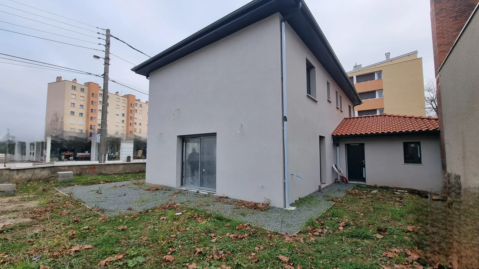 Maison de 173 m² à Roanne avec 5 chambres en vente - nécessite changement de destination 