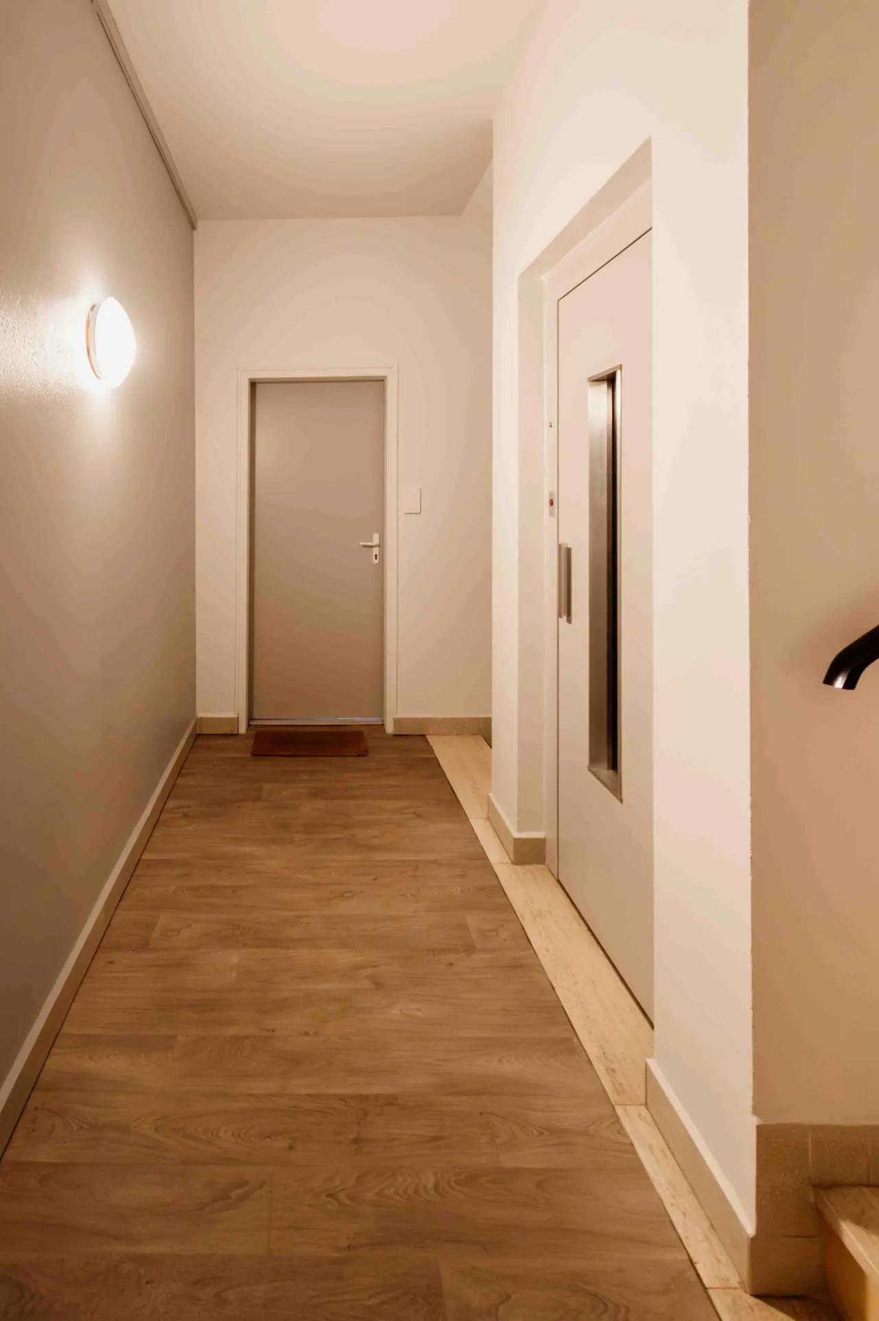 Appartement de type 2 rénové avec cave et ascenseur à Pontarlier 