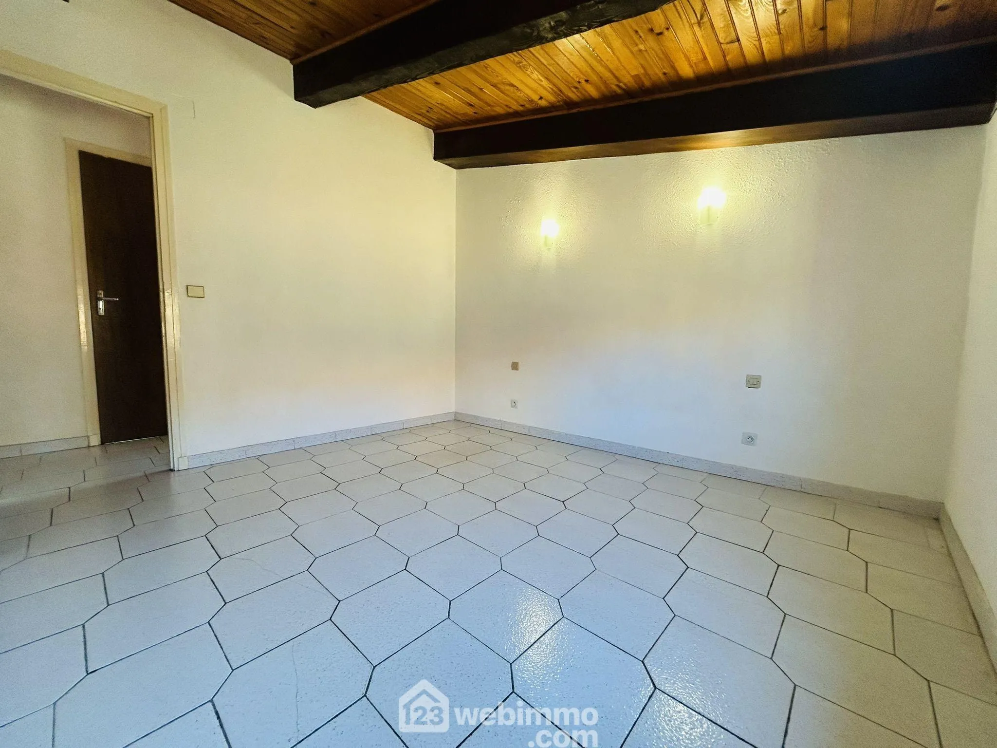 Charmante maison de village avec grand garage à Estagel – Opportunité rare 