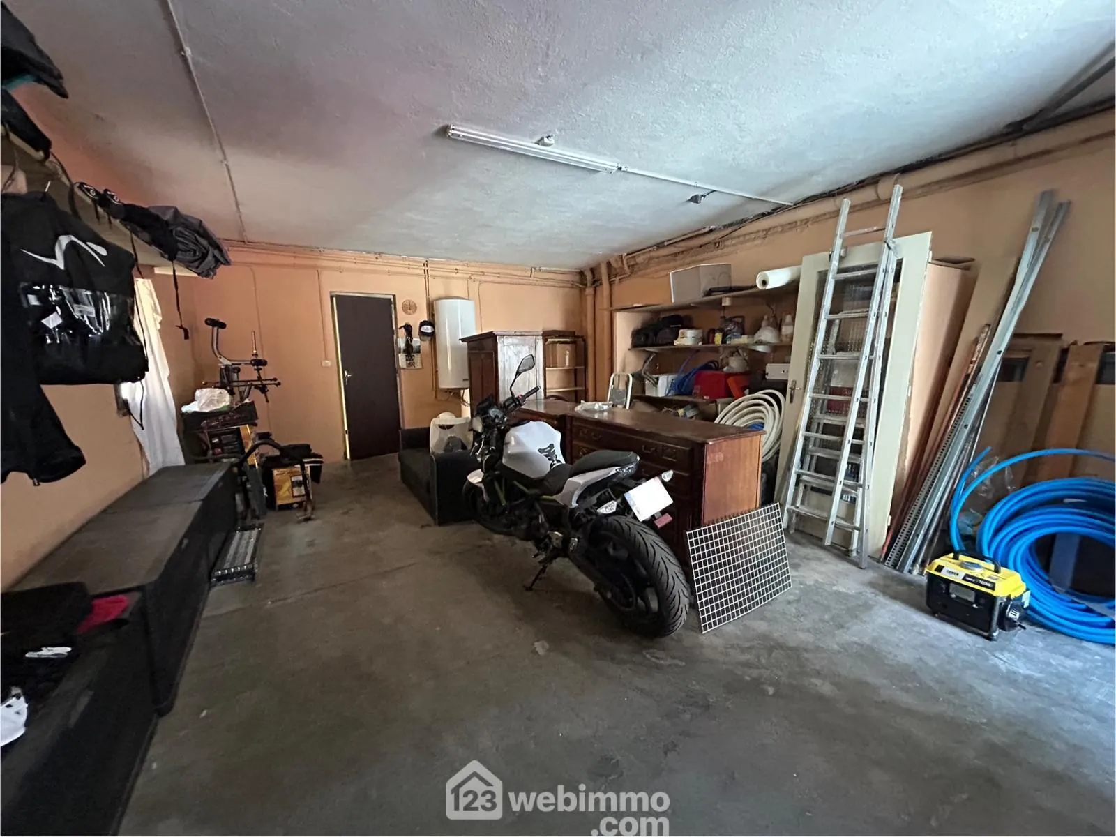 Charmante maison de village avec grand garage à Estagel – Opportunité rare 