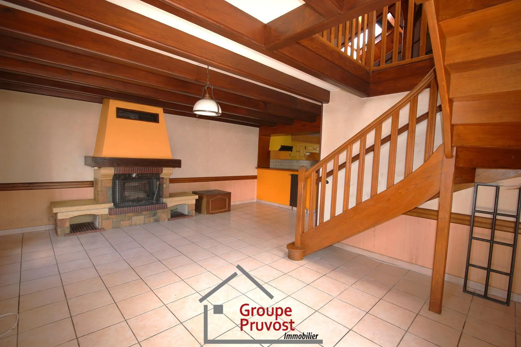 Maison en pierre de 165 m² avec 4 chambres à Cluny proche TGV 