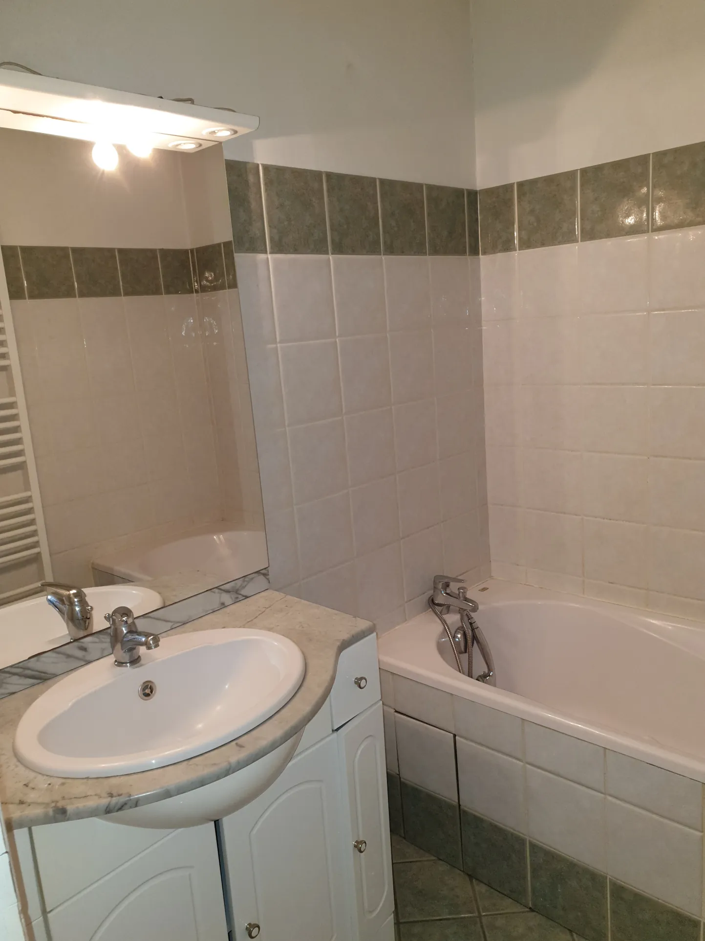 Appartement duplex de 52,60 m² proche gare et hôpital à Vichy 