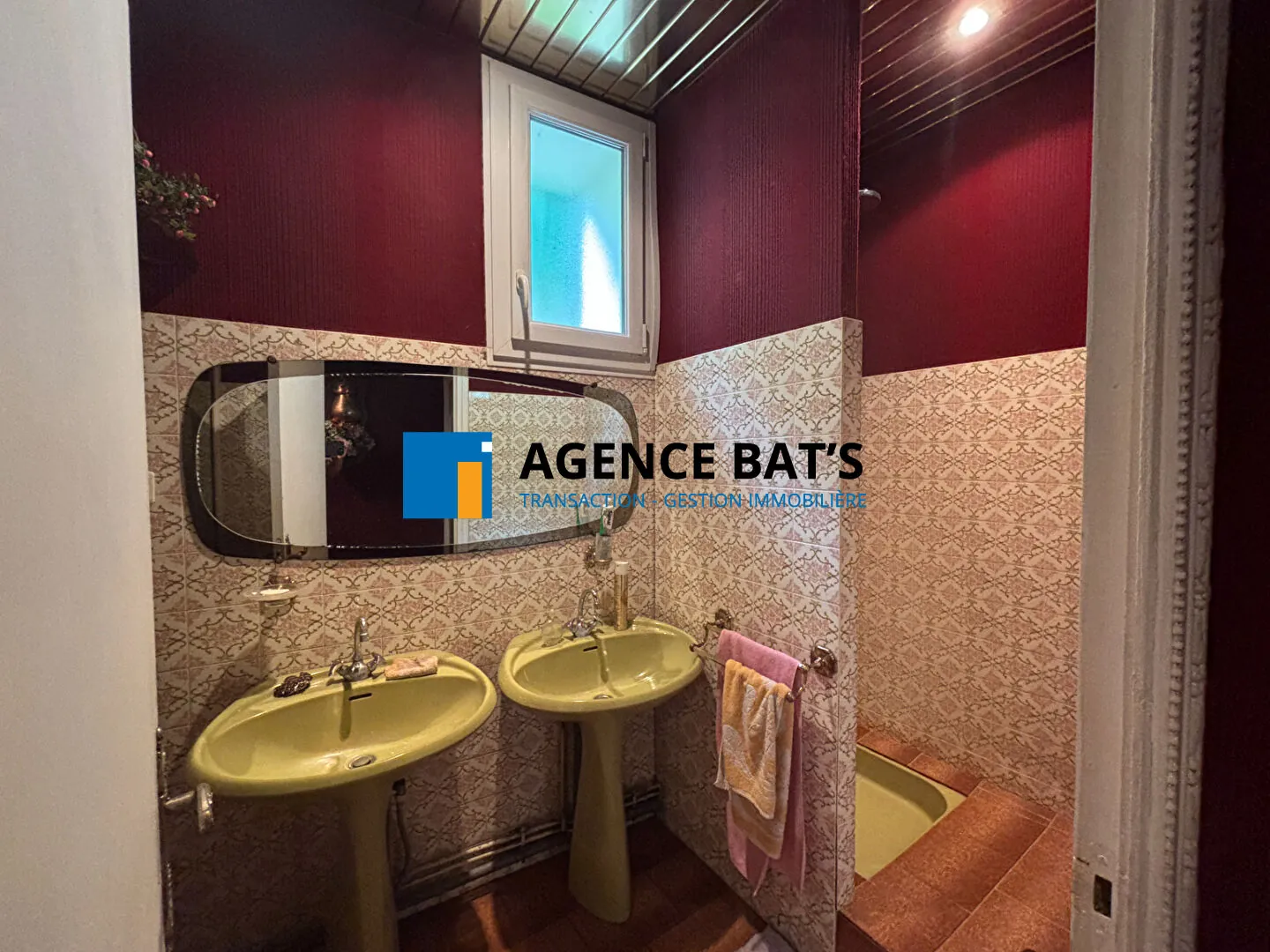 Maison à vendre à Unieux de 65 m² avec garage et cheminée 