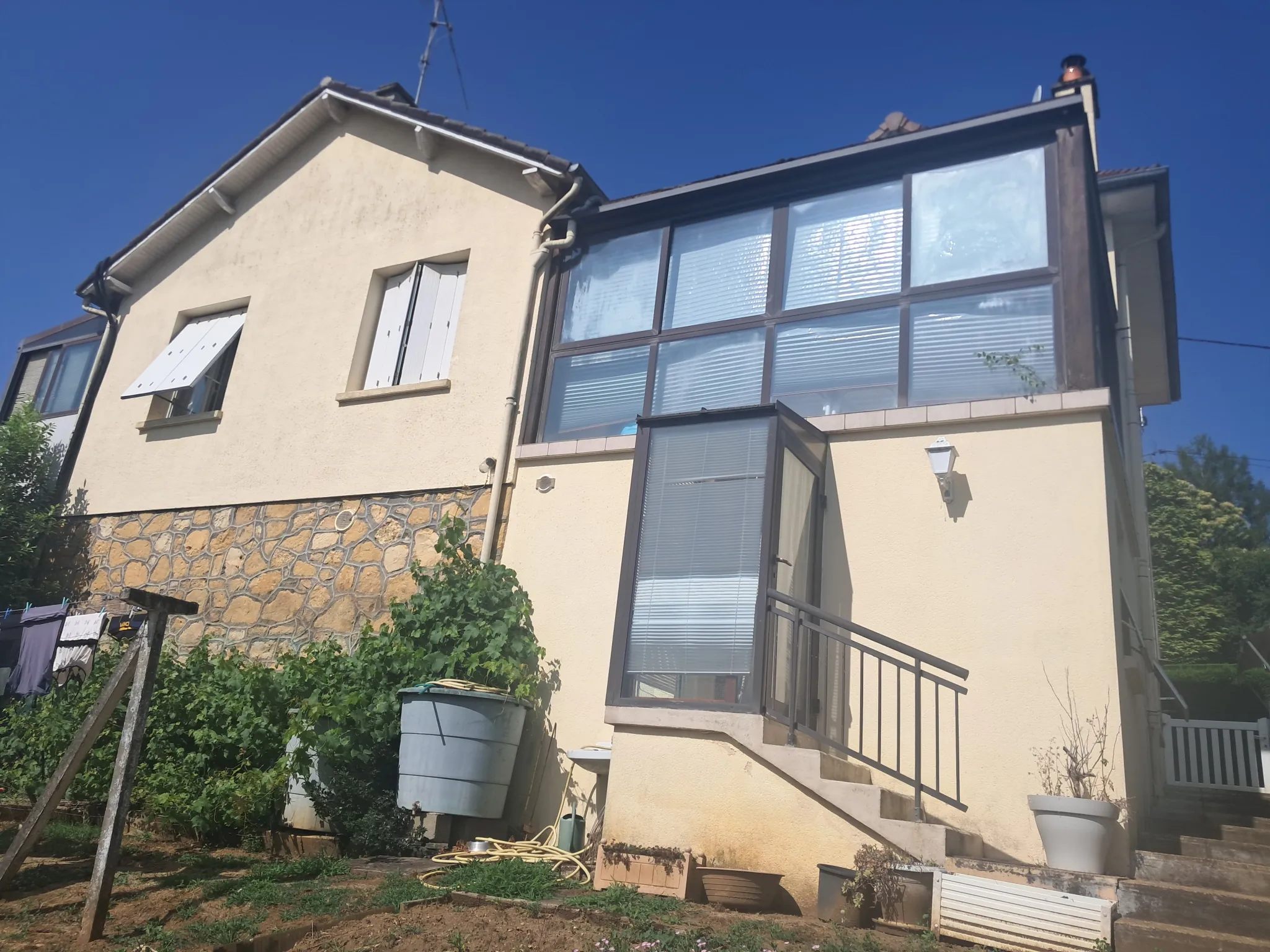 Maison familiale de 163 m² à Arnac-Pompadour avec jardin et espaces confortables 