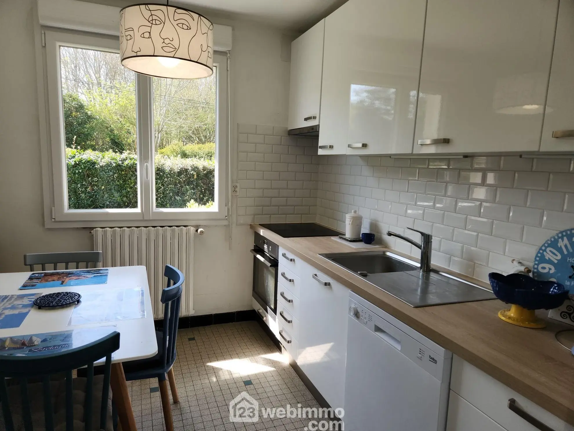 Maison de 97 m² à Saint-Quay-Perros avec 3 chambres et garage 