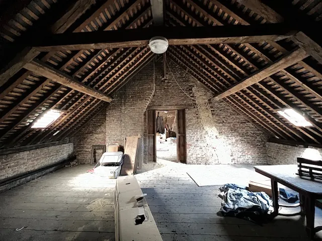 Immeuble ancien à rénover à Abbeville avec grande parcelle et potentiel de développement 