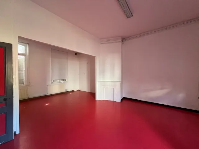 Immeuble ancien à rénover à Abbeville avec grande parcelle et potentiel de développement 