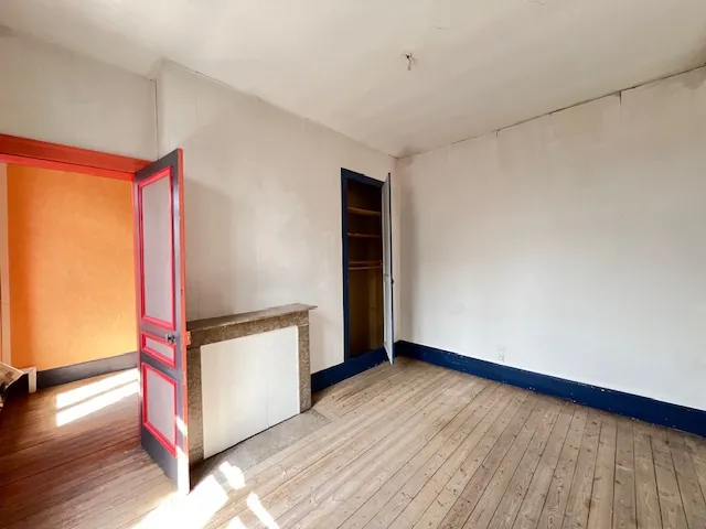 Immeuble ancien à rénover à Abbeville avec grande parcelle et potentiel de développement 