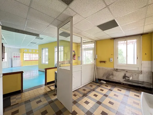 Immeuble ancien à rénover à Abbeville avec grande parcelle et potentiel de développement 