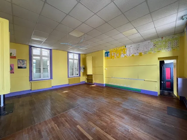 Immeuble ancien à rénover à Abbeville avec grande parcelle et potentiel de développement 