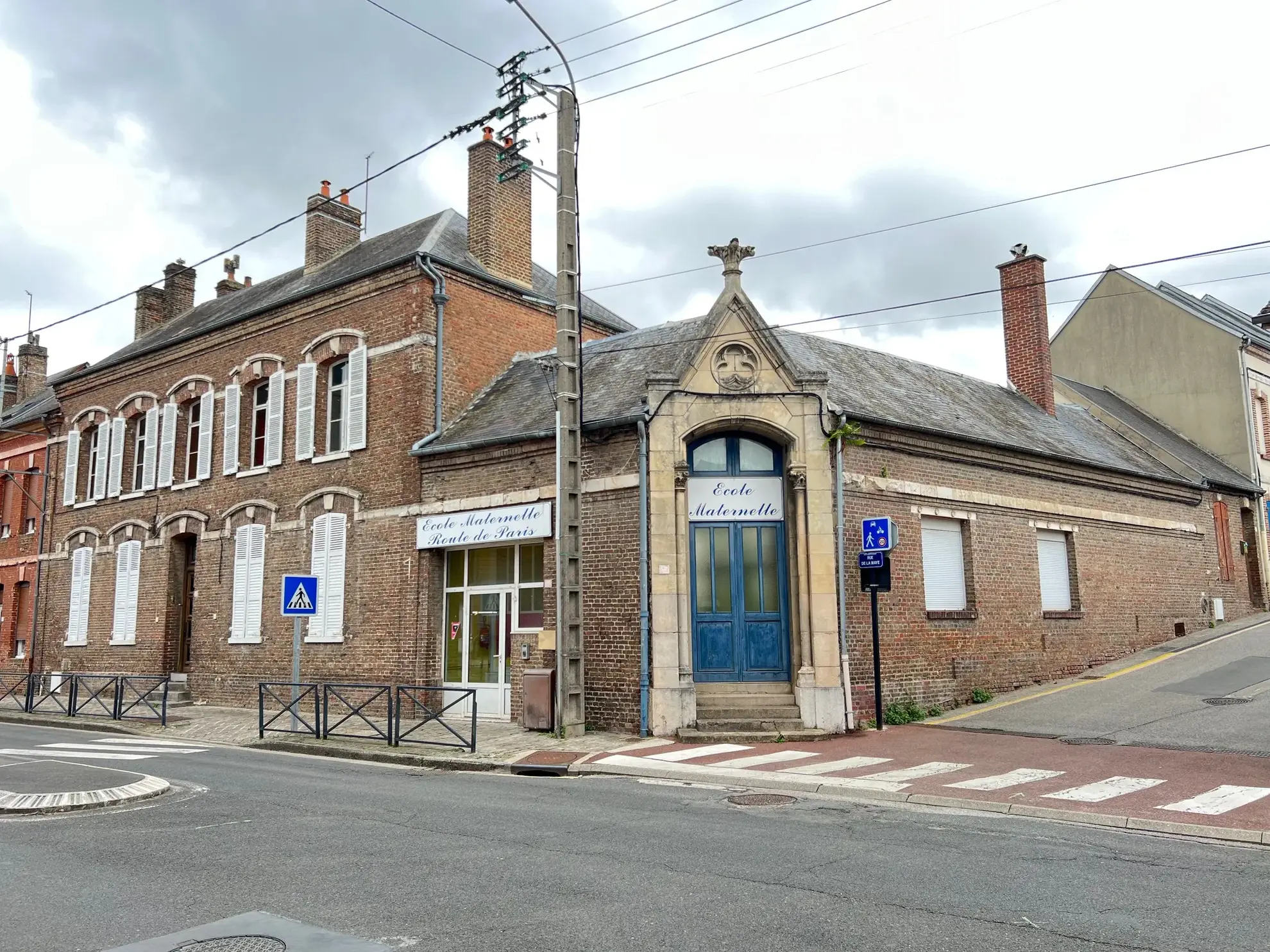 Immeuble ancien à rénover à Abbeville avec grande parcelle et potentiel de développement