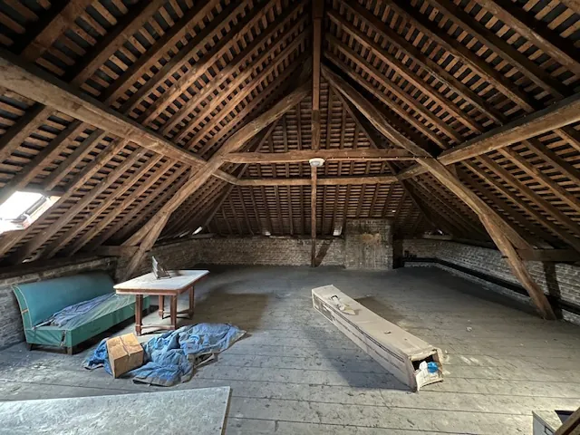 Immeuble ancien à rénover à Abbeville avec grande parcelle et potentiel de développement 