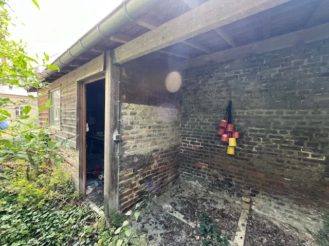 Immeuble ancien à rénover à Abbeville avec grande parcelle et potentiel de développement 