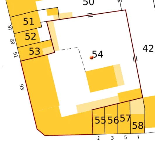 Immeuble ancien à rénover à Abbeville avec grande parcelle et potentiel de développement 