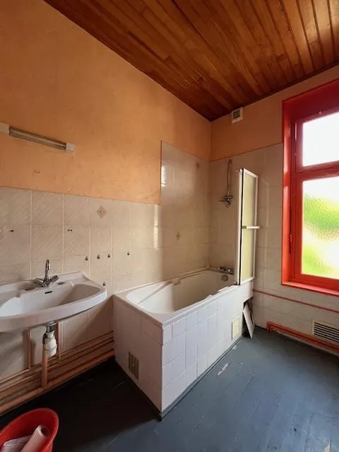 Immeuble ancien à rénover à Abbeville avec grande parcelle et potentiel de développement 