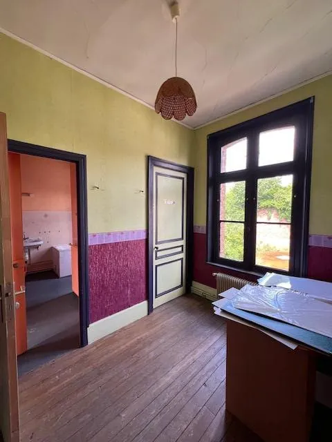 Immeuble ancien à rénover à Abbeville avec grande parcelle et potentiel de développement 