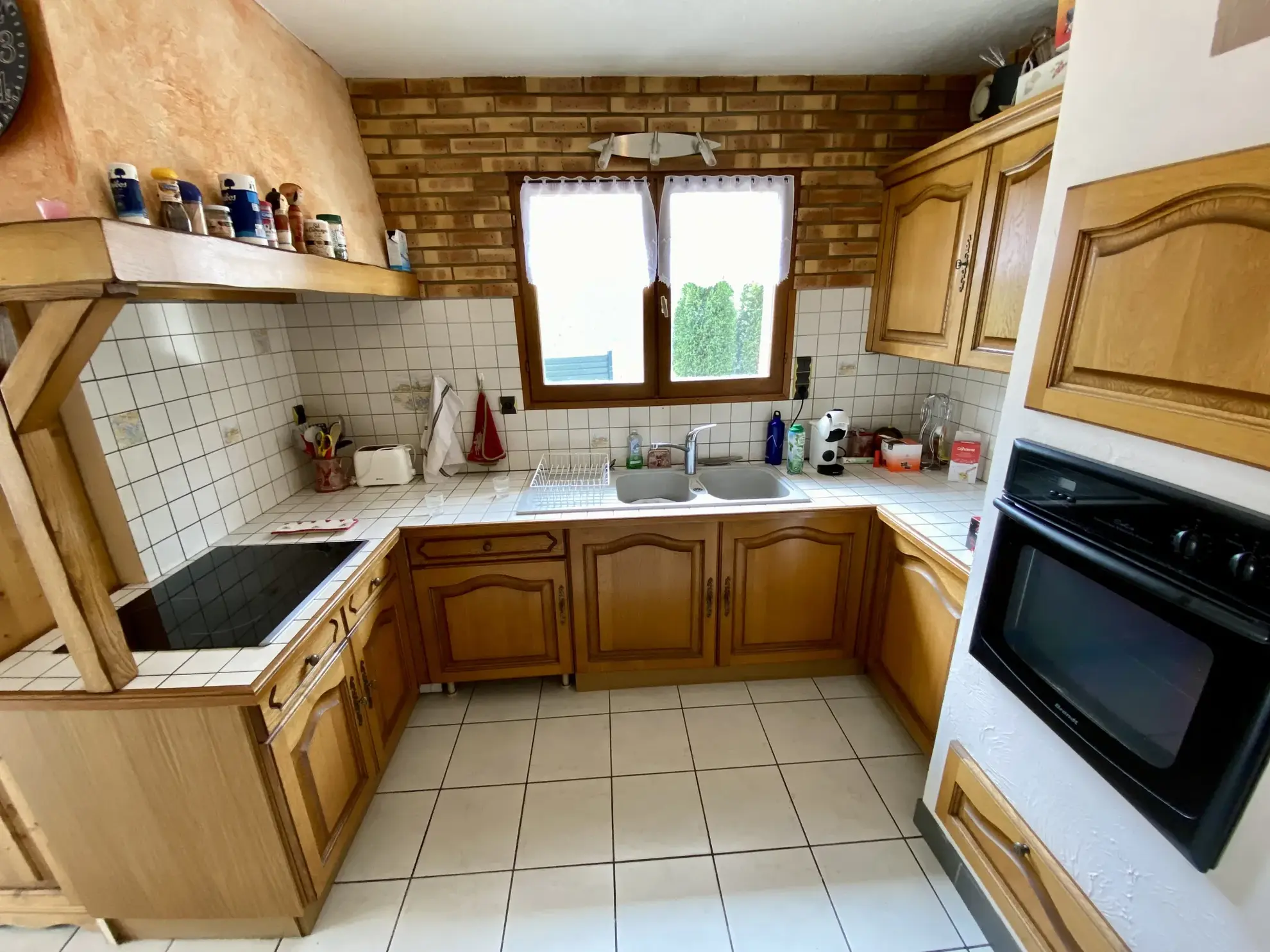 Maison individuelle à Saint-Martin-la-Porte avec jardin, véranda et garage 