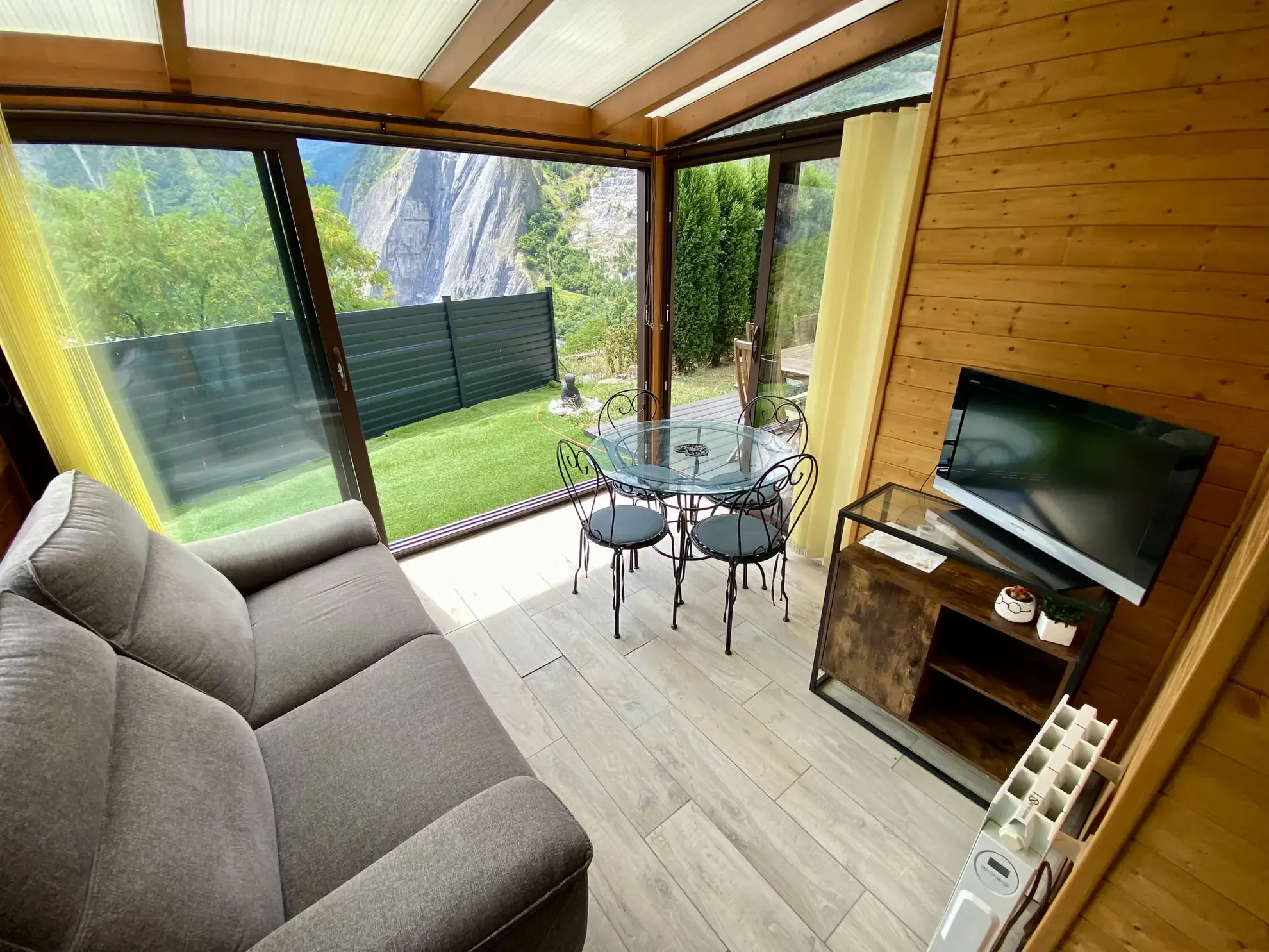 Maison individuelle à Saint-Martin-la-Porte avec jardin, véranda et garage 