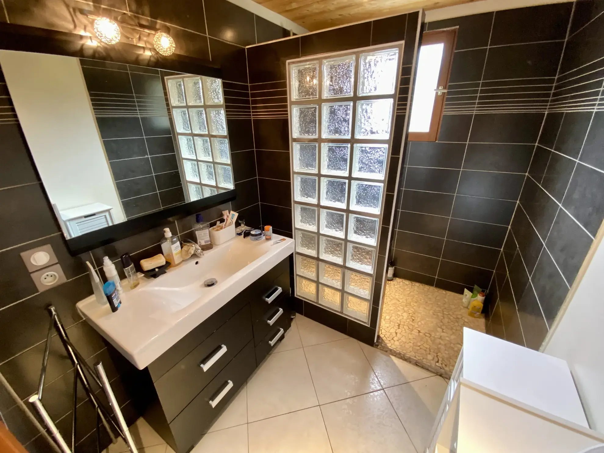 Maison individuelle à Saint-Martin-la-Porte avec jardin, véranda et garage 