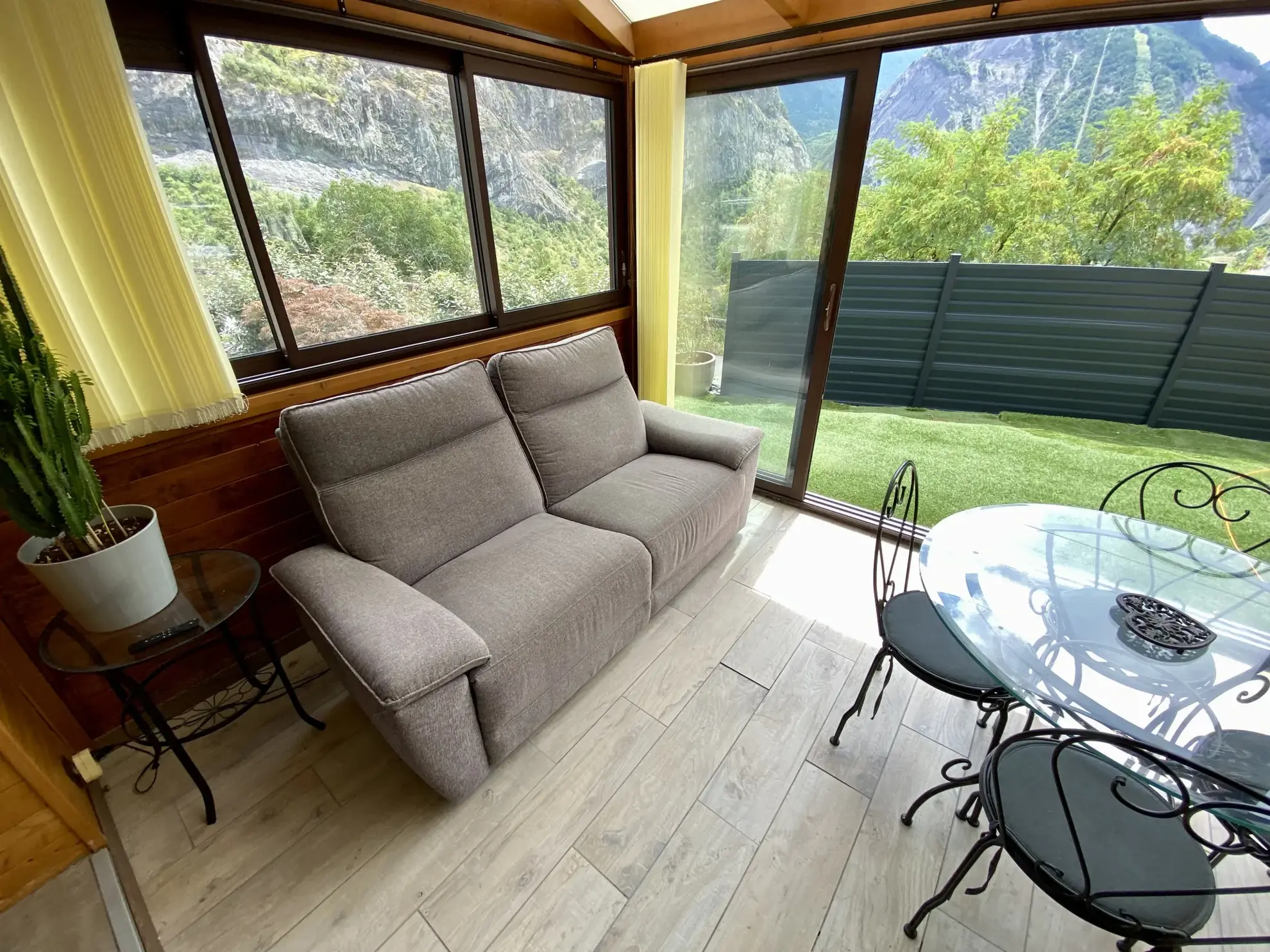 Maison individuelle à Saint-Martin-la-Porte avec jardin, véranda et garage 