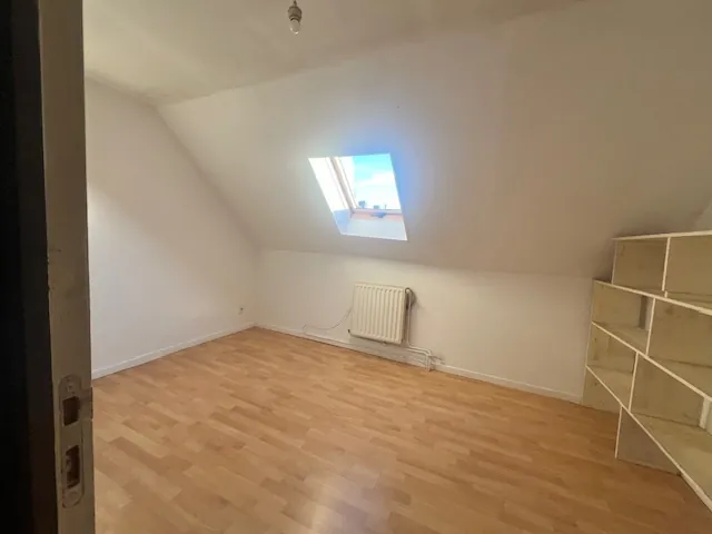 Maison 105m² avec 4 chambres à Tourcoing, proche du centre et des commodités 