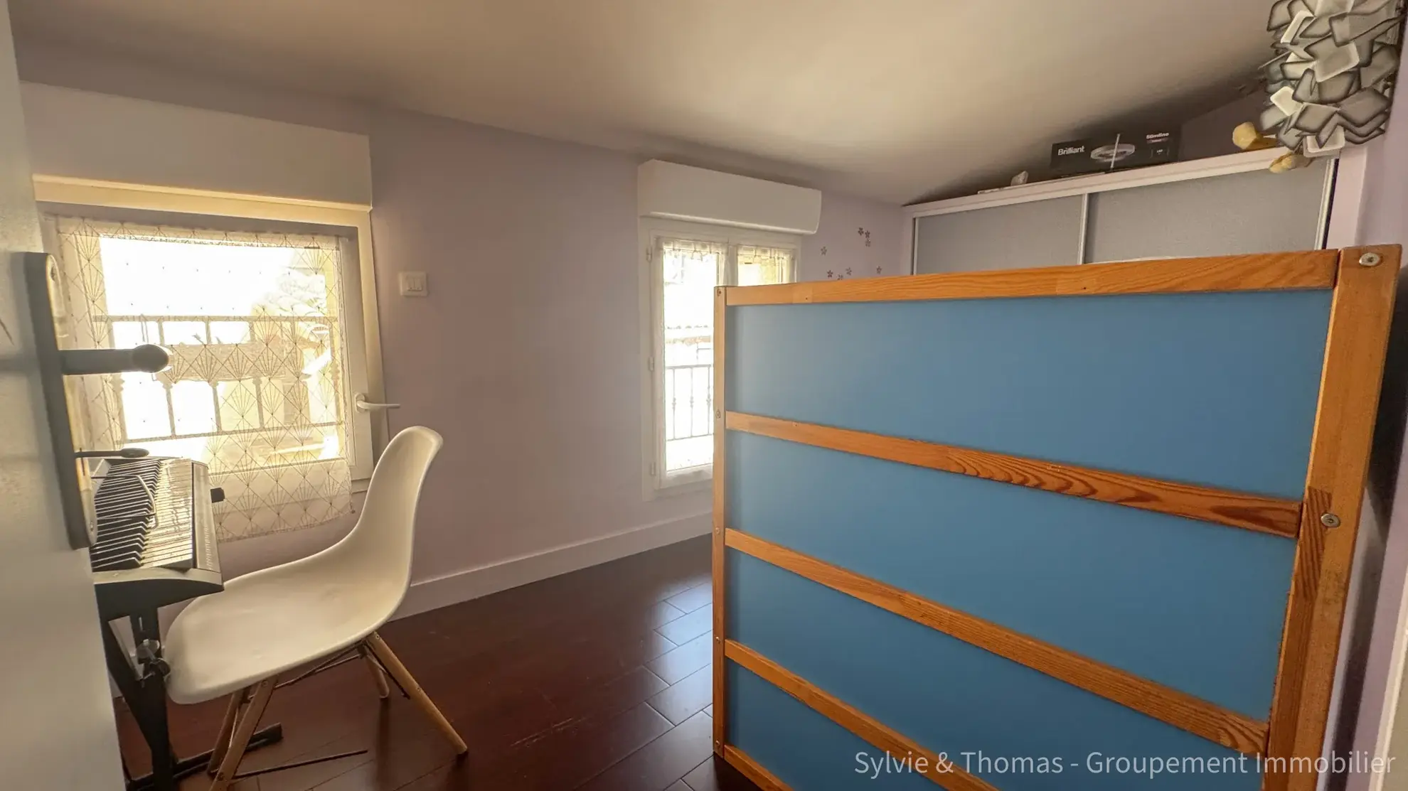 Triplex lumineux de 130 m2 à Pont-Saint-Esprit avec parking et cave 