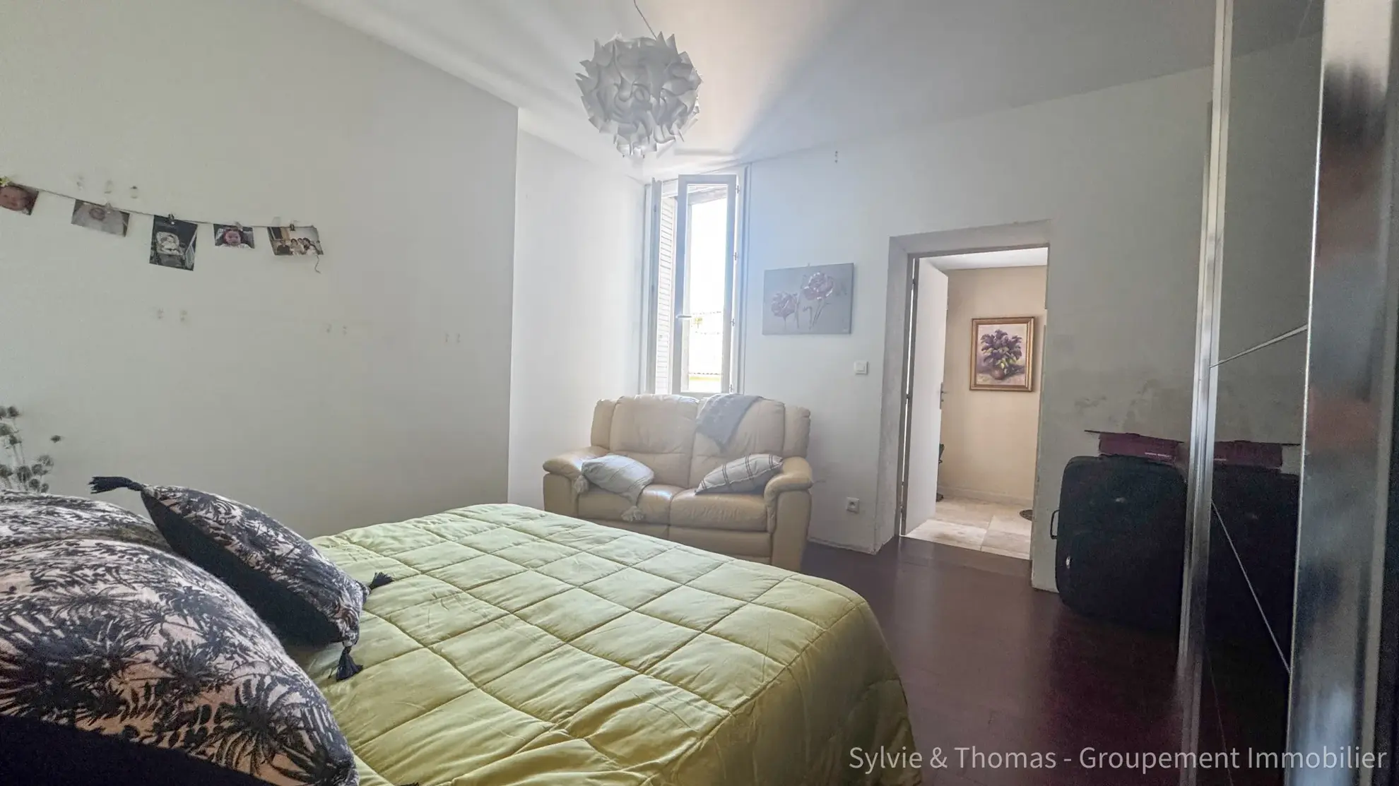 Triplex lumineux de 130 m2 à Pont-Saint-Esprit avec parking et cave 