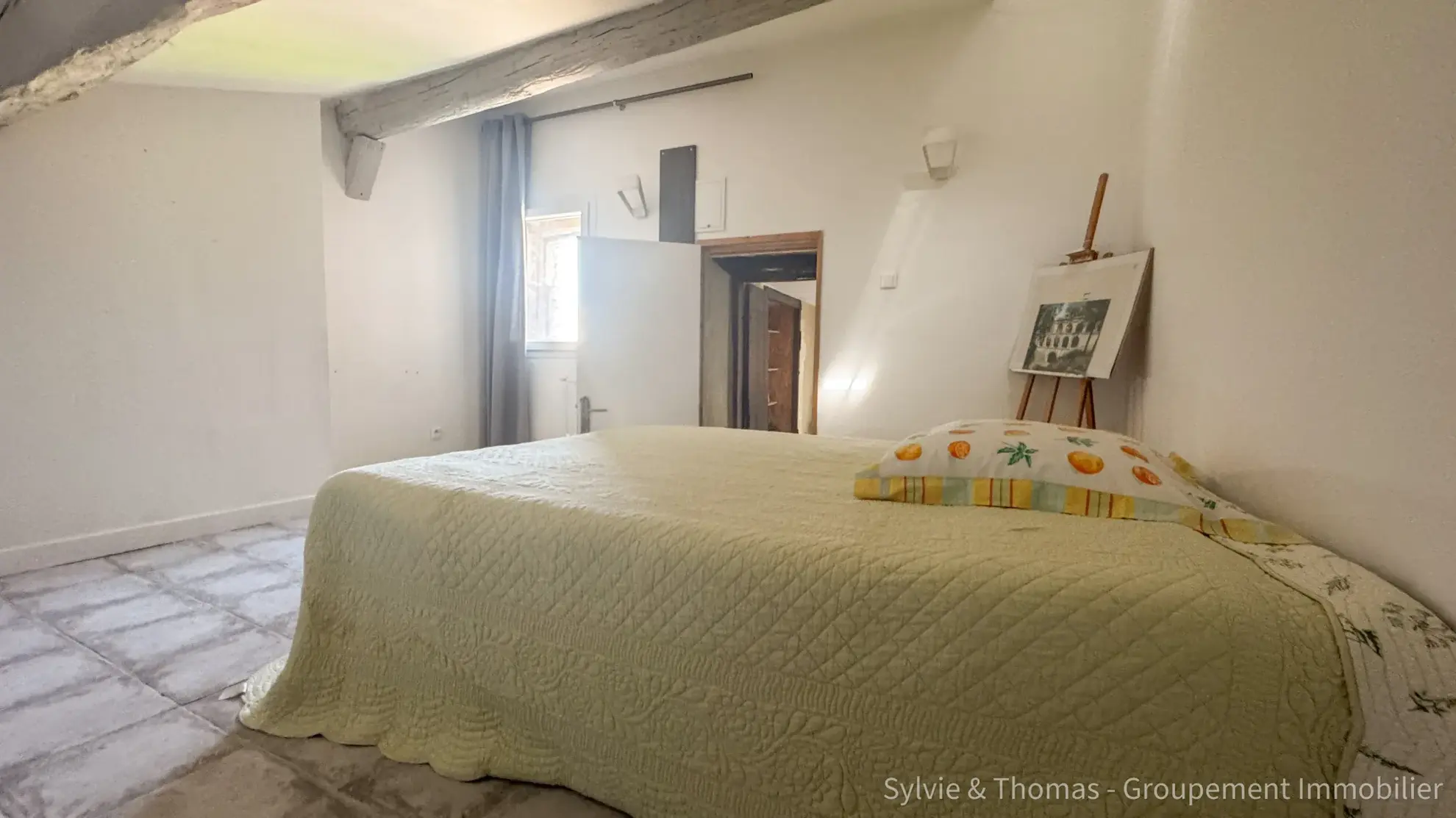 Triplex lumineux de 130 m2 à Pont-Saint-Esprit avec parking et cave 