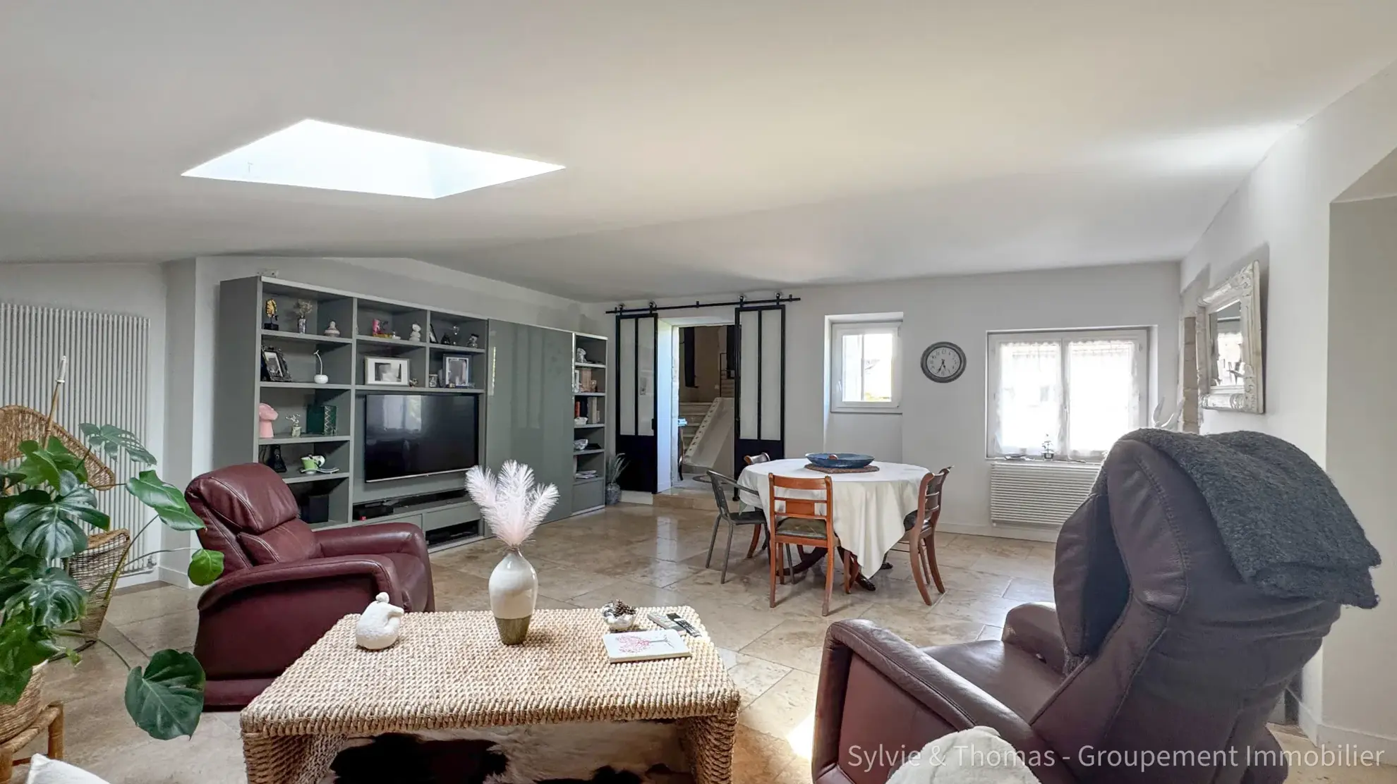 Triplex lumineux de 130 m2 à Pont-Saint-Esprit avec parking et cave