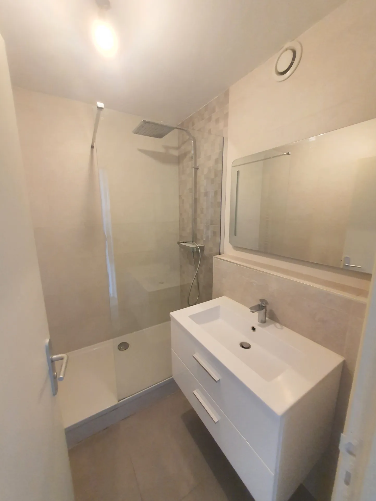 Appartement F2 lumineux de 43m² avec balcon dans l'Ecusson à Montpellier 