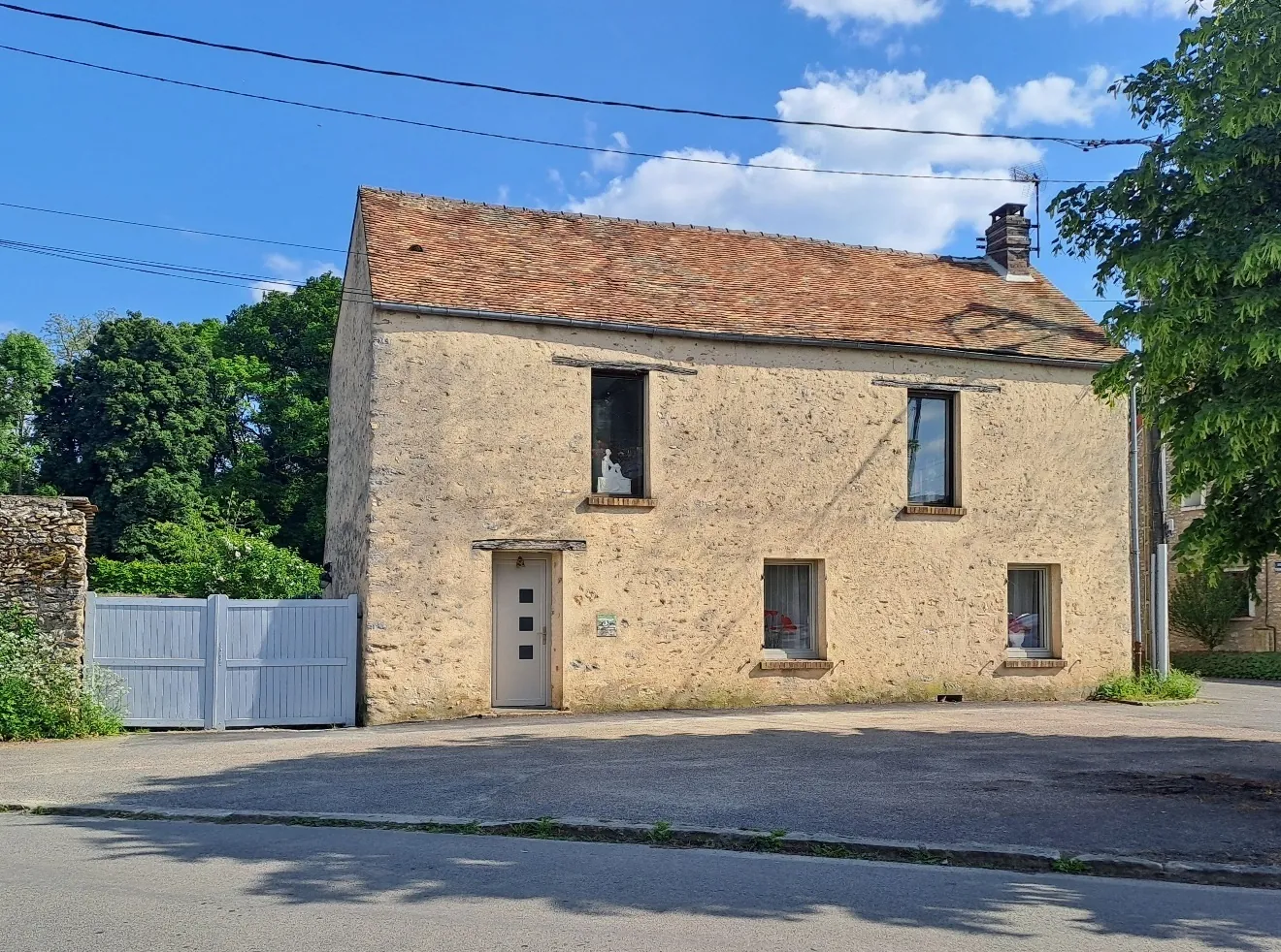 Charmante ferme ancienne avec jardin proche de Dourdan, idéale pour amateurs de charme et modernité