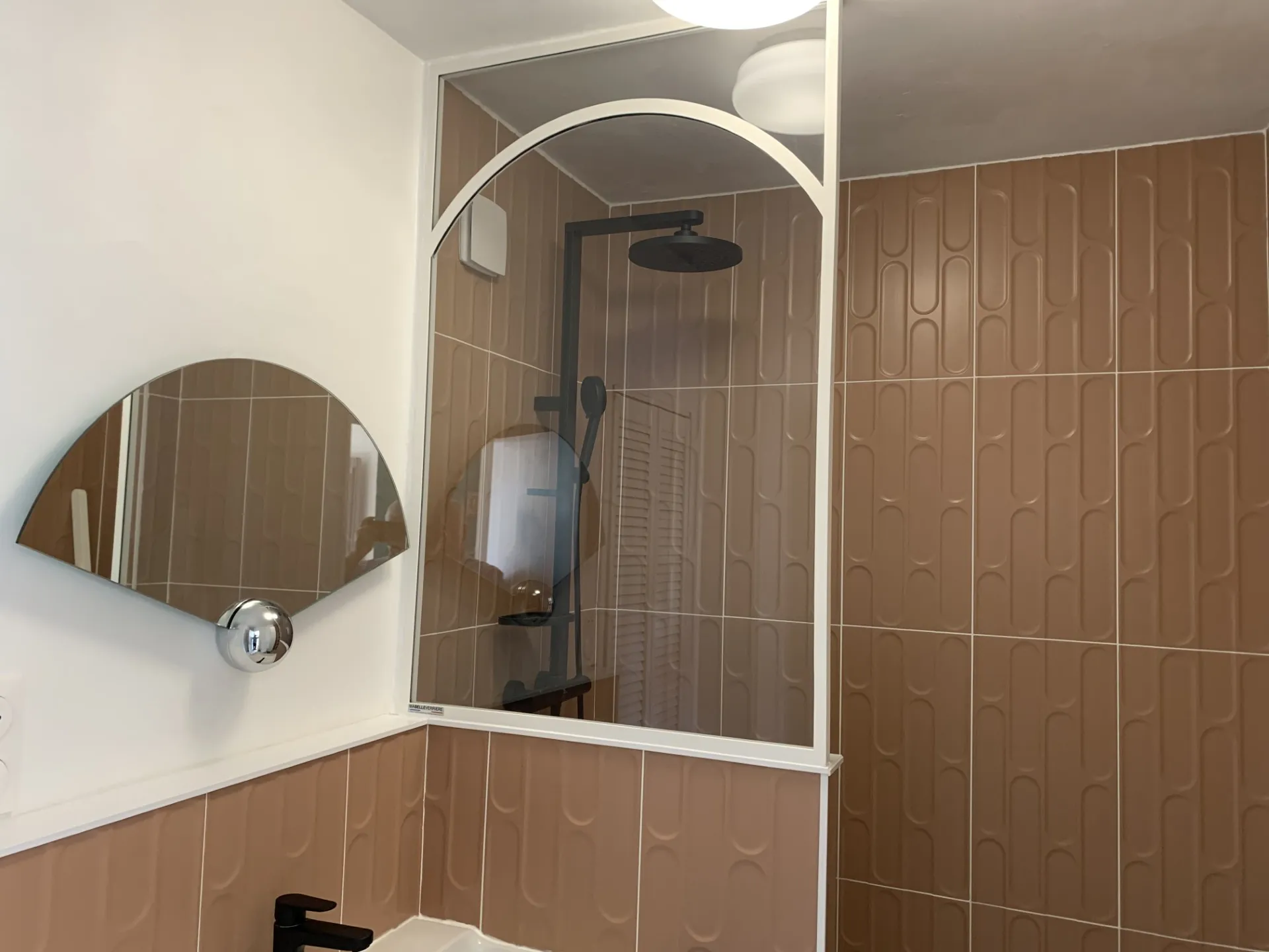 Studio lumineux avec vue à Courbevoie, proche La Défense, avec parking et cave 