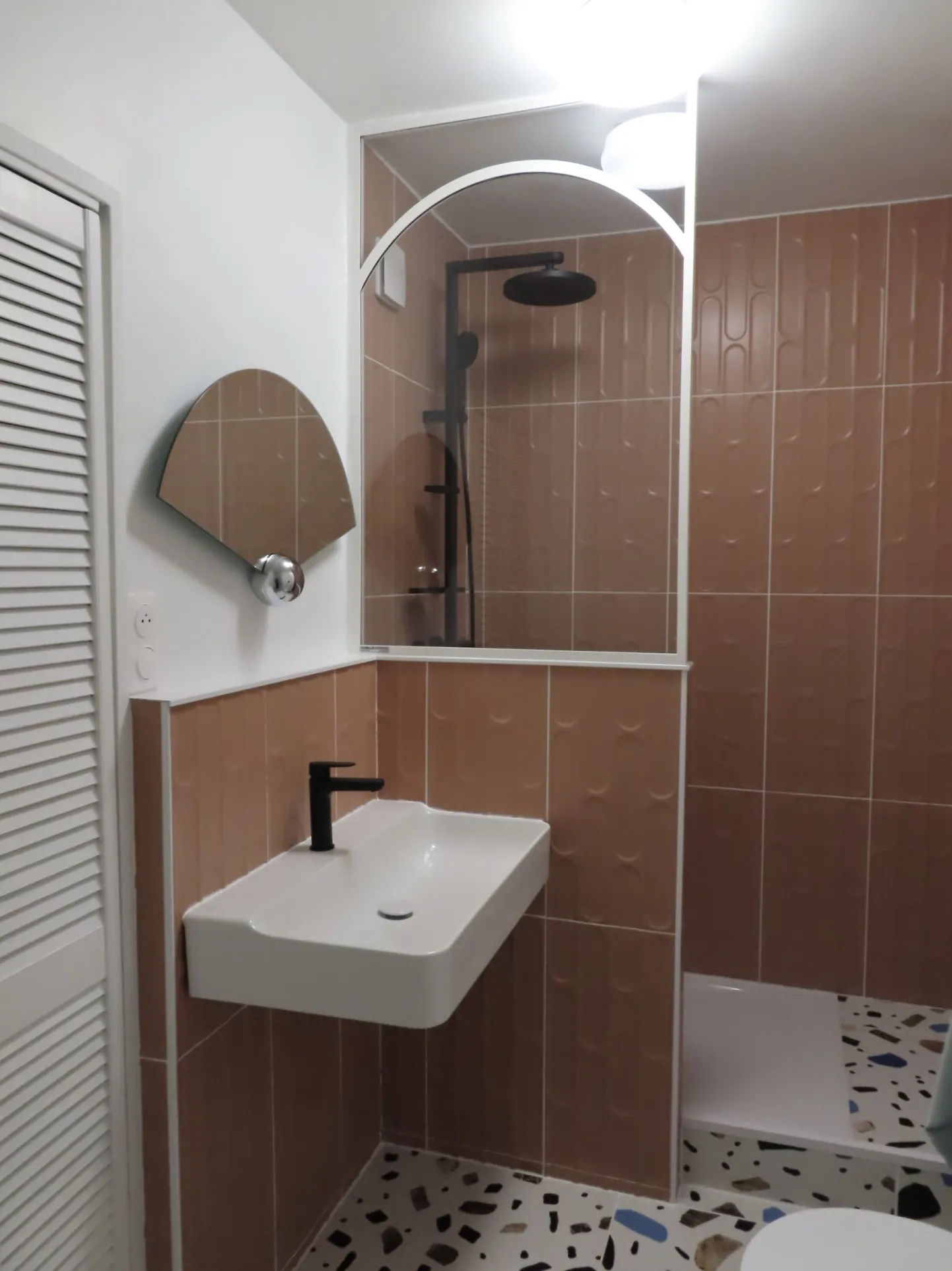 Charmant studio avec parking et cave à Courbevoie près de La Défense 