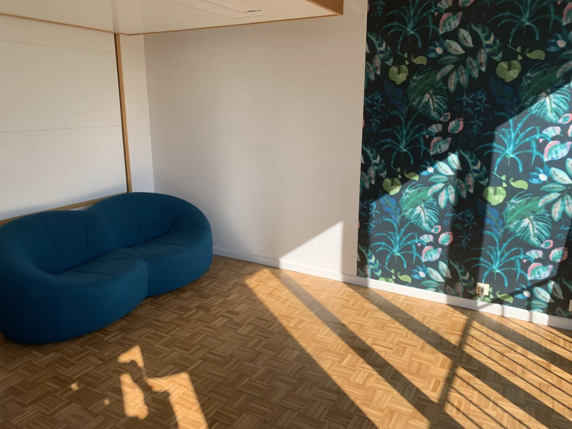 Studio lumineux avec vue à Courbevoie, proche La Défense, avec parking et cave 