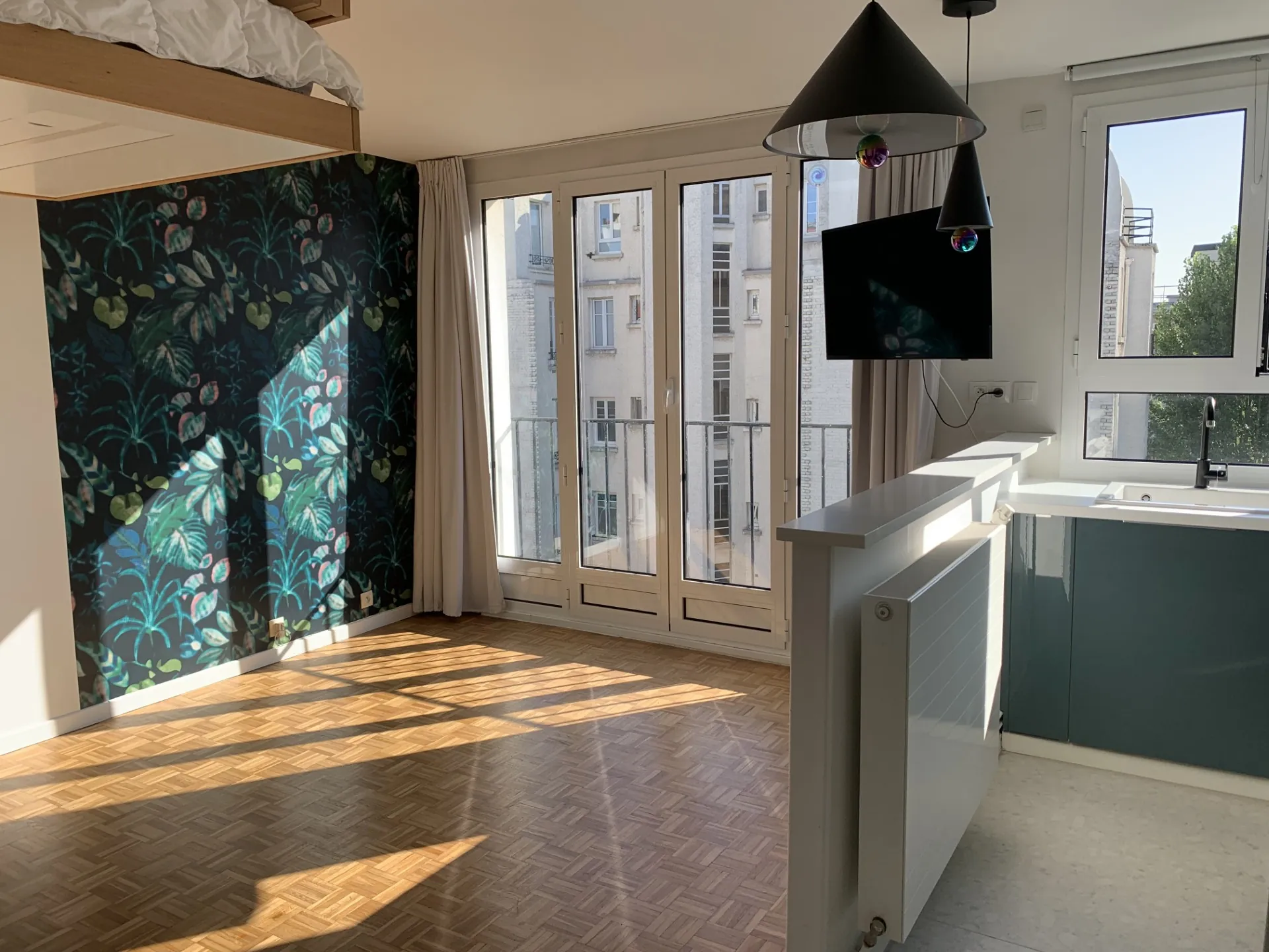 Studio lumineux avec vue à Courbevoie, proche La Défense, avec parking et cave 