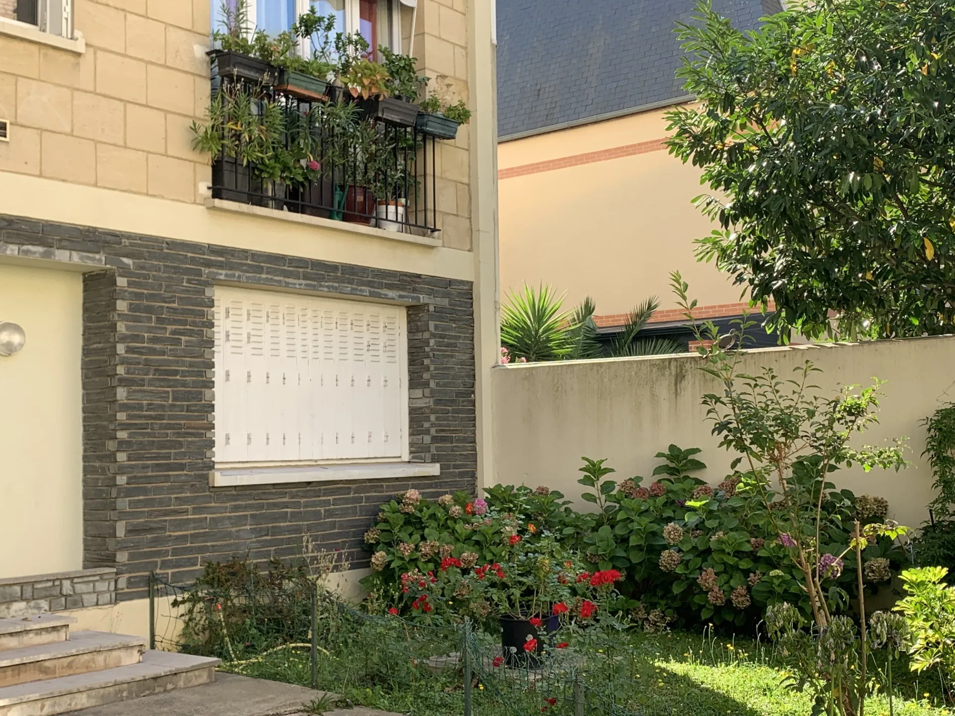 Studio lumineux avec vue à Courbevoie, proche La Défense, avec parking et cave 