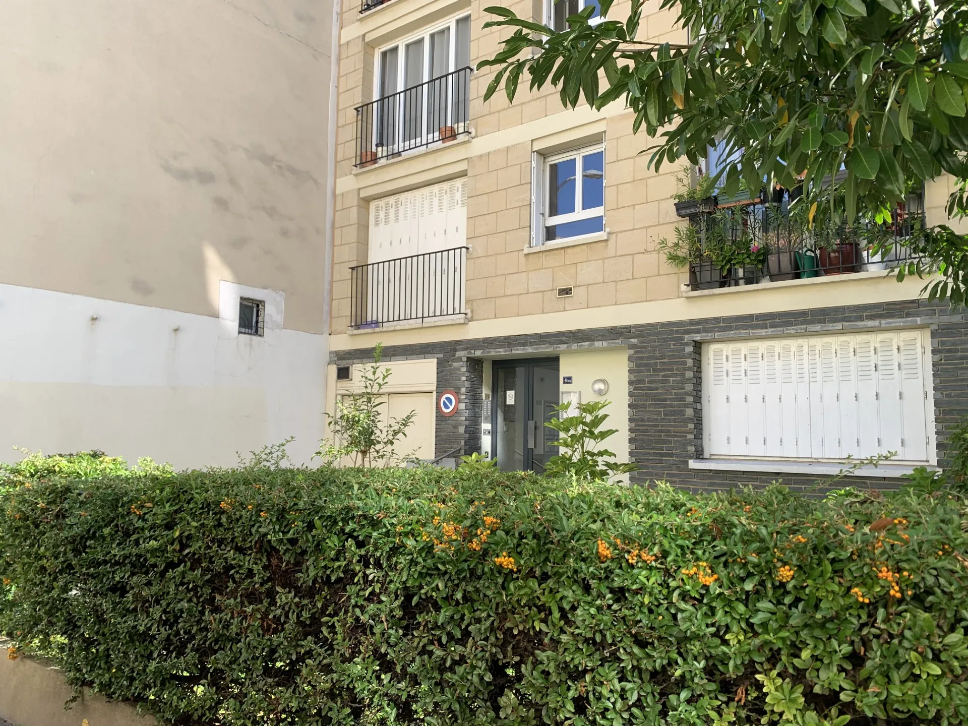 Studio lumineux avec vue à Courbevoie, proche La Défense, avec parking et cave 