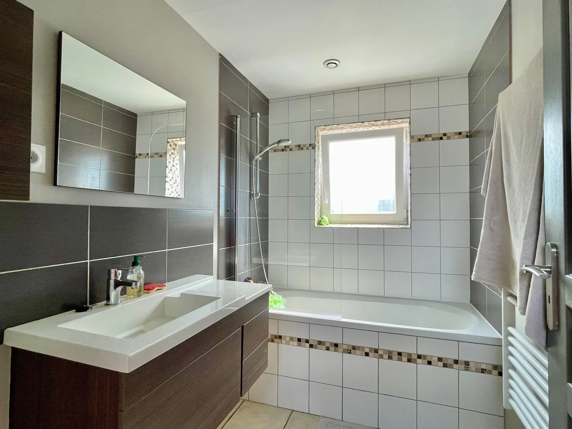 Maison en pierre avec jardin, garage à Pléguien - Proximité des plages et commodités 