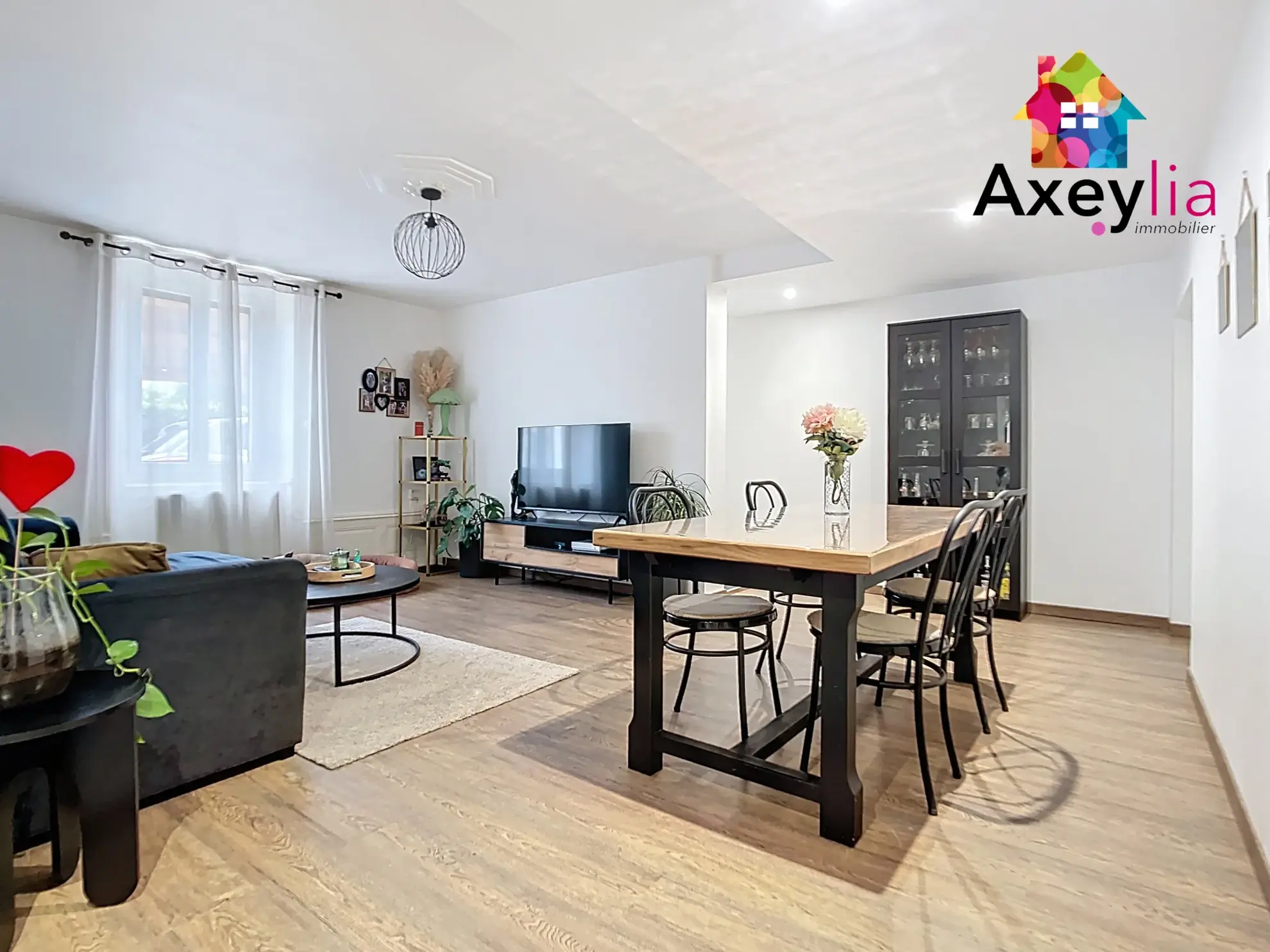 Maison à Neaux avec 3 chambres, dépendances, terrasse et terrain clos - idéale résidence ou investissement