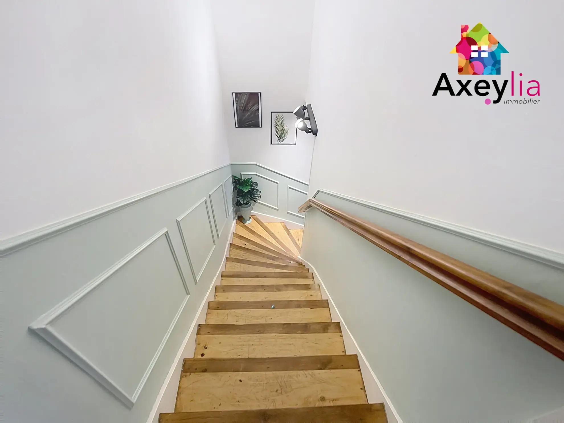 Maison à Neaux avec 3 chambres, dépendances, terrasse et terrain clos - idéale résidence ou investissement 