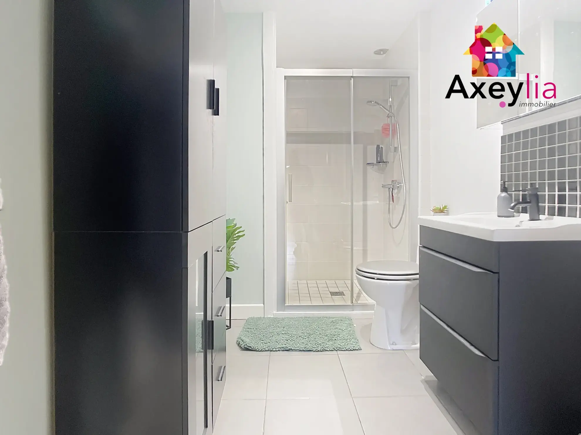 Maison à Neaux avec 3 chambres, dépendances, terrasse et terrain clos - idéale résidence ou investissement 