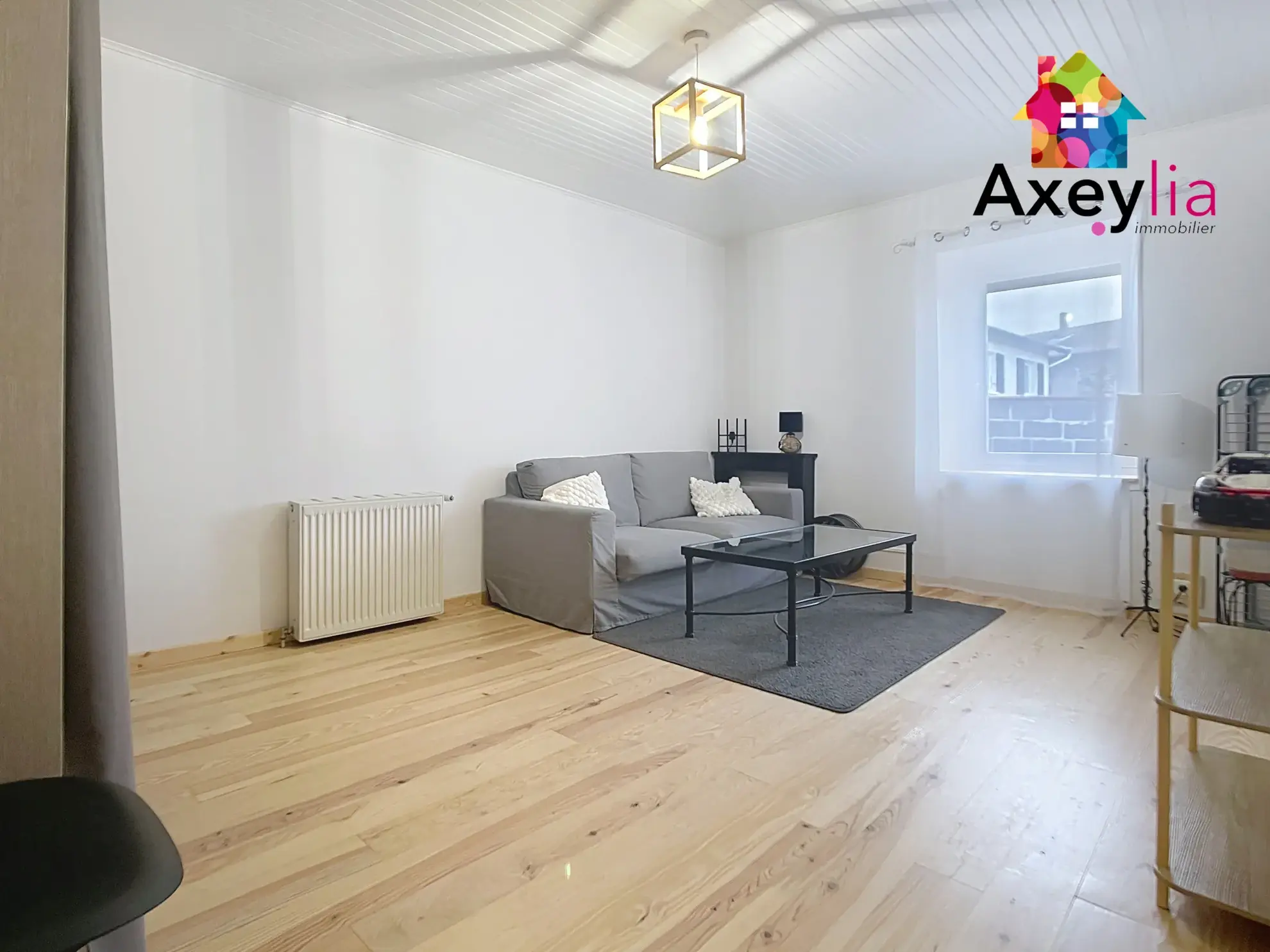 Maison à Neaux avec 3 chambres, dépendances, terrasse et terrain clos - idéale résidence ou investissement 