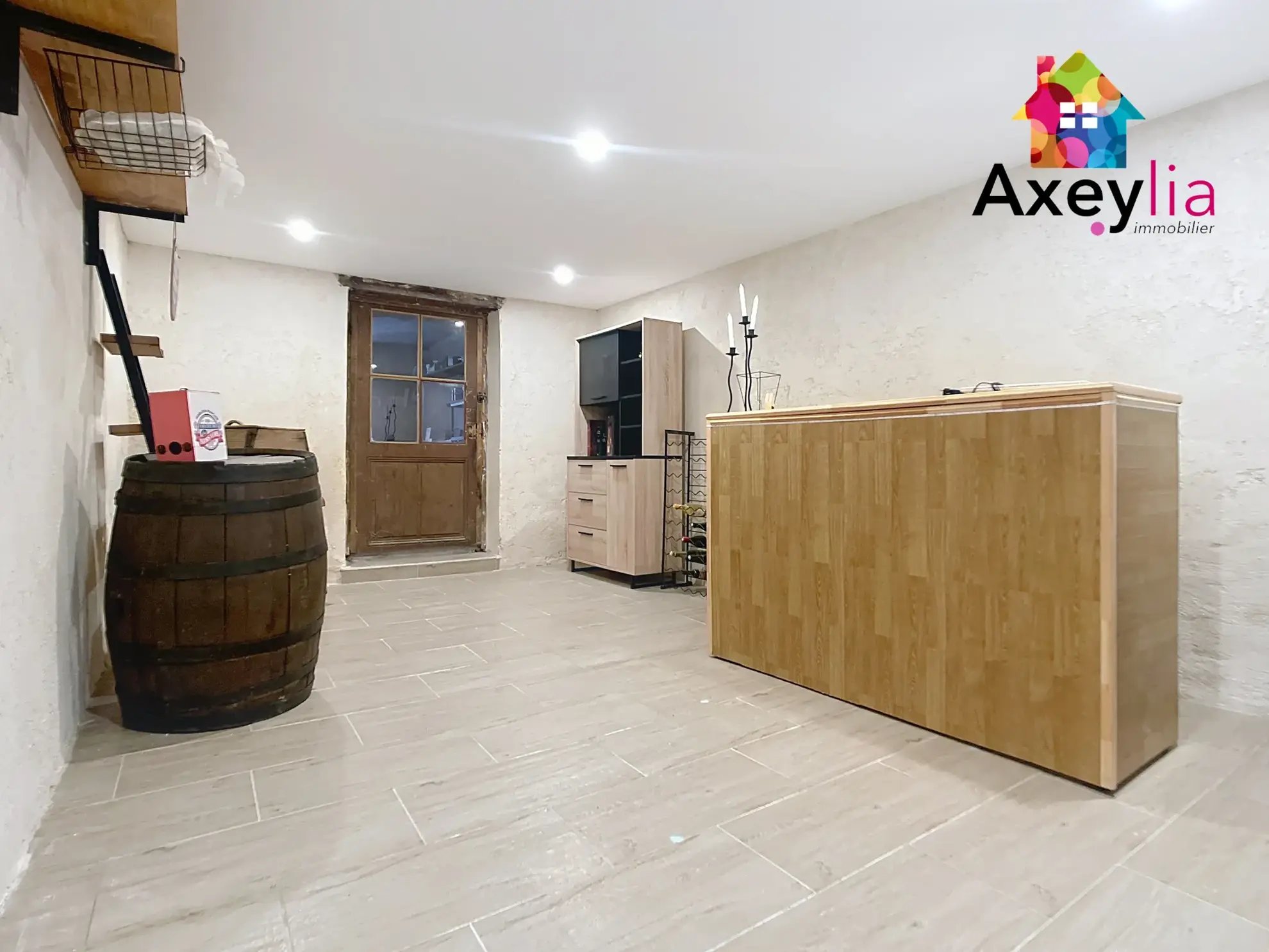 Maison à Neaux avec 3 chambres, dépendances, terrasse et terrain clos - idéale résidence ou investissement 